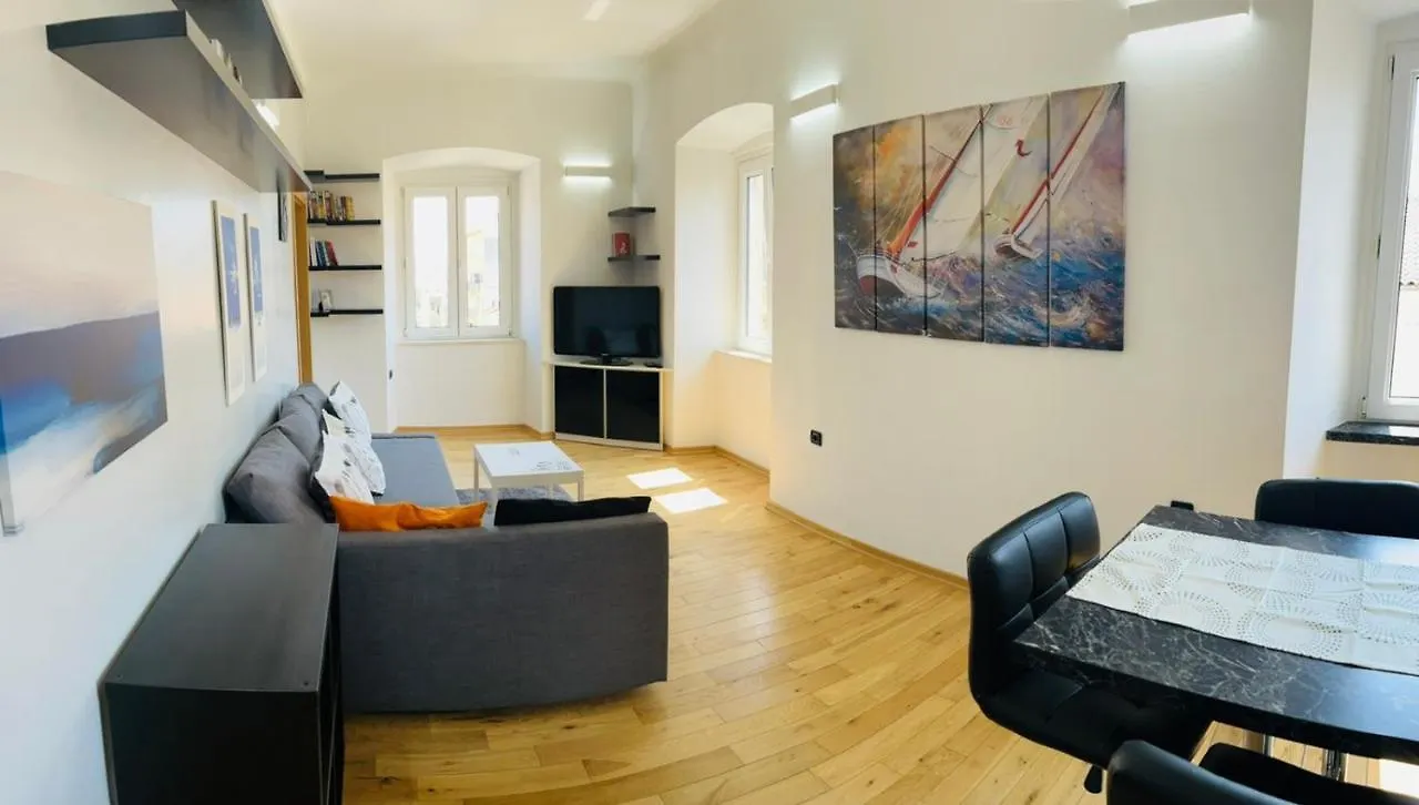Apartment Tashi, Korzo - Rijeka, 2 Bedrooms