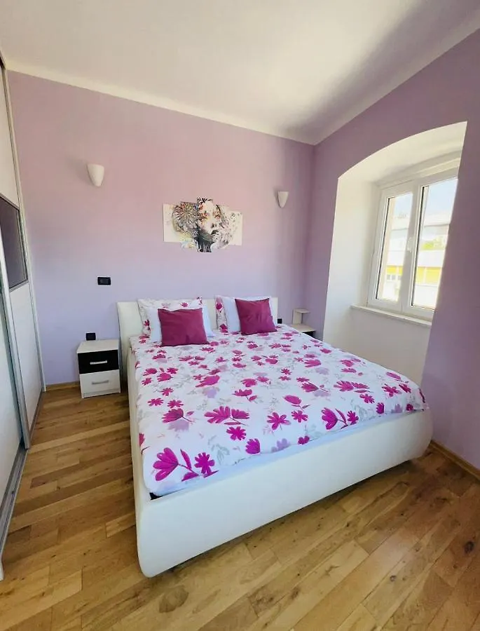 Apartment Tashi, Korzo - Rijeka, 2 Bedrooms 0*, Rijeka Croatie