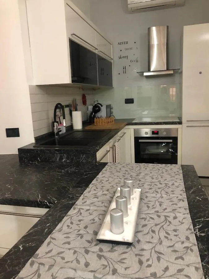 Apartment Tashi, Korzo - Rijeka, 2 Bedrooms Croatie